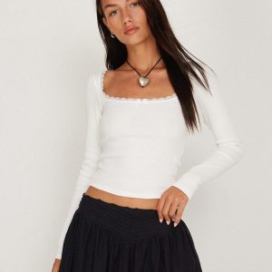 Women's new fashion and sexy U-neck small lace knitted bottoming shirt