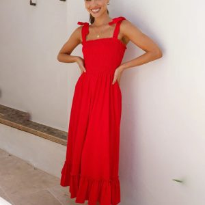 Fresh and sweet simple solid color suspender dress