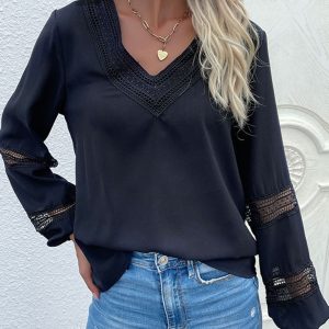 Long-sleeved lace stitching shirt pullover V-neck hollow shirt